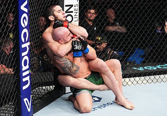 Чемпион ADCC не смог справиться с борьбой Ислама Махачева