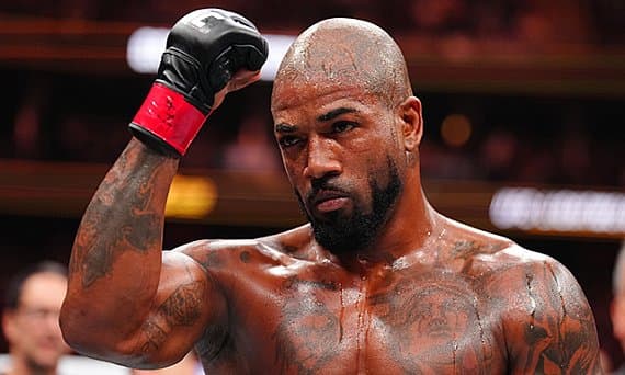Кинг Грин назвал предательством бой с Терренсом Маккинни на UFC 329