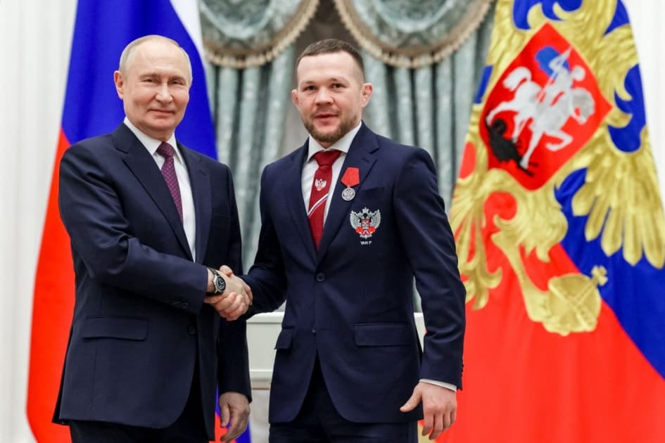Пётр Ян получил орден из рук Владимира Путина: фото