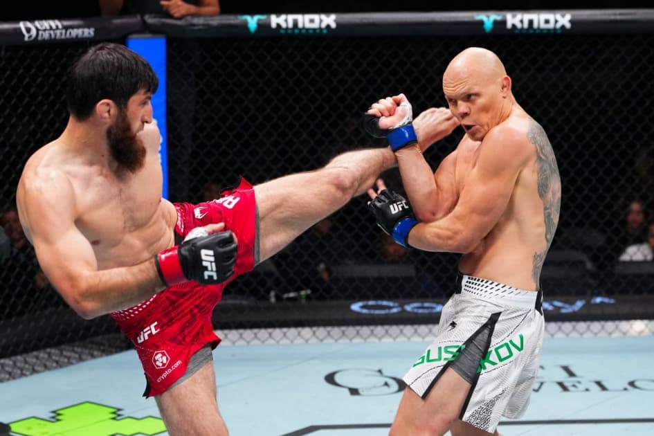 Анкалаев делит лидерство с Павловичем по числу нокаутов среди россиян в UFC