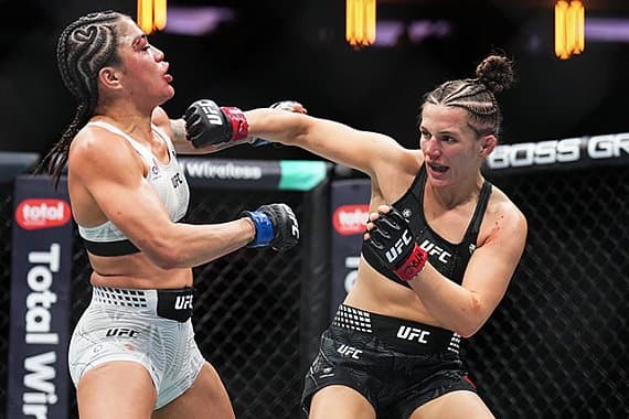Бой рейтинговых наилегчайших весов пополнил кард UFC 330