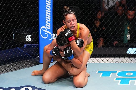 Бывшая девушка октагона удивлена судейскими записками в дебюте UFC