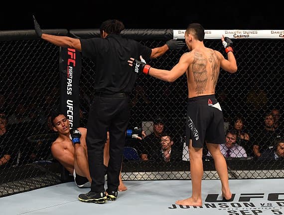 Чарльз Оливейра раскритиковал работу рефери Херба Дина на турнире UFC Freedom 250