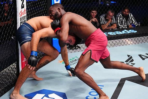Дебютанты UFC встретятся в коротком уведомлении на турнире Fight Night 276