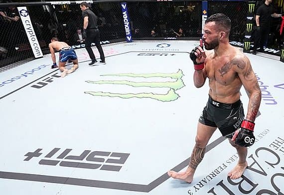 Дэн Айдж дебютирует в легчайшем весе против Дэвида Мартинеса на Noche UFC