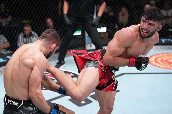 Джастин Гэтжи усомнился в версии Армана Царукяна о травме перед UFC 311