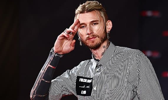 Machine Gun Kelly высмеял Конора Макгрегора после поражения на UFC 329