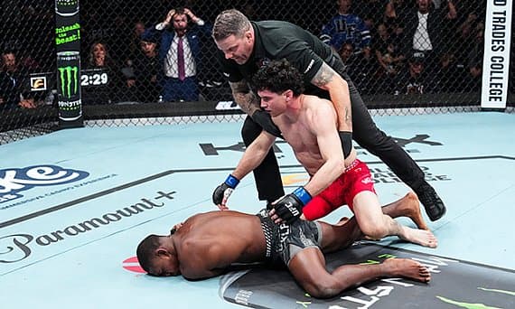 Майк Малотт нокаутировал Хоакина Бакли во втором раунде главного боя UFC в Эдмонтоне
