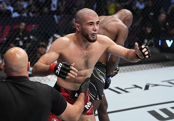 Мокаев связал уход побеждающих бойцов из UFC с решениями TKO и Paramount