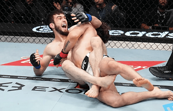 Муртазали Магомедов освоил «твистер» у экс-бойца UFC и блестяще дебютировал в организации