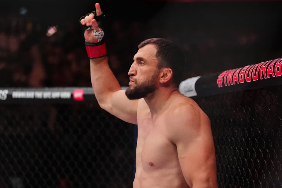 Муслим Салихов выбыл из турнира UFC в Макао после операции на локте