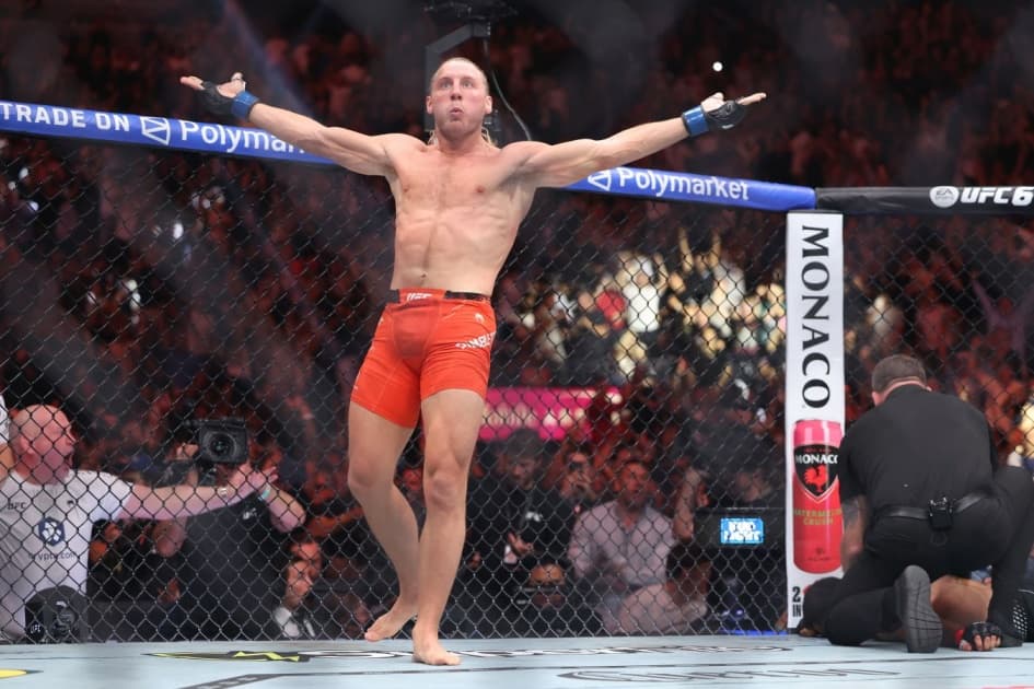 Пимблетт купил стул Топурии с UFC Freedom 250 за $13 400