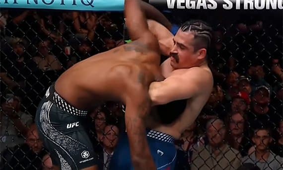 Седрик Дюма связал быстрое поражение в UFC с поздней заменой соперника