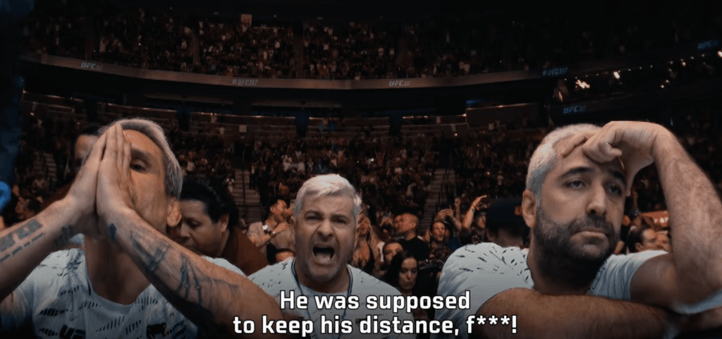 UFC показал эмоциональную реакцию команды Чарльза Оливейры на нокаут от Илии Топурии