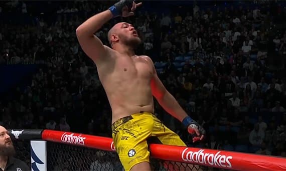 Валтер Уокер объяснил сдержанную реакцию на нокаут Джонни Уокера на UFC 332