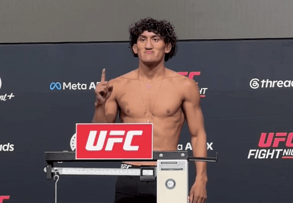 Все 24 участника UFC Vegas 121 успешно прошли взвешивание
